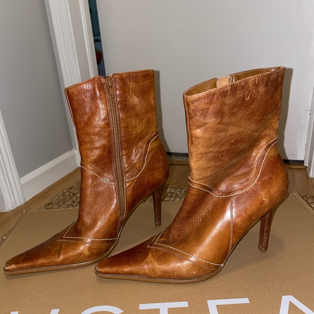 BRONX vintage Carmel Distressed Leather Boots SZ 10M Heel Ankle Pointed Toe😍